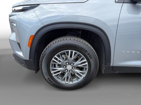 Used 2025 Chevrolet Traverse LT AWD/4WD image 9