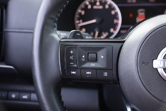 Certified 2025 Nissan Pathfinder SL FWD image 12