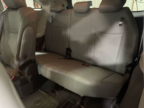 Used 2023 Toyota Sienna XLE w/ XLE Plus Package image 24