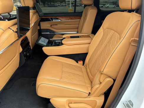 Used 2022 Jeep Grand Wagoneer Series III w/ Rear Seat Video Group 1 AWD/4WD image 13