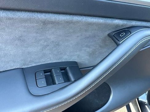 Used 2023 Tesla Model Y Long Range AWD/4WD image 9