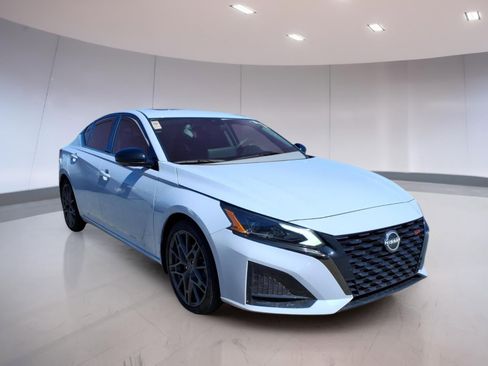 Used 2023 Nissan Altima 2.0 SR image 1