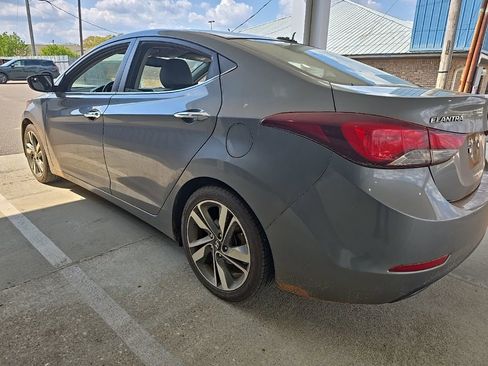 Used 2016 Hyundai Elantra Limited image 3