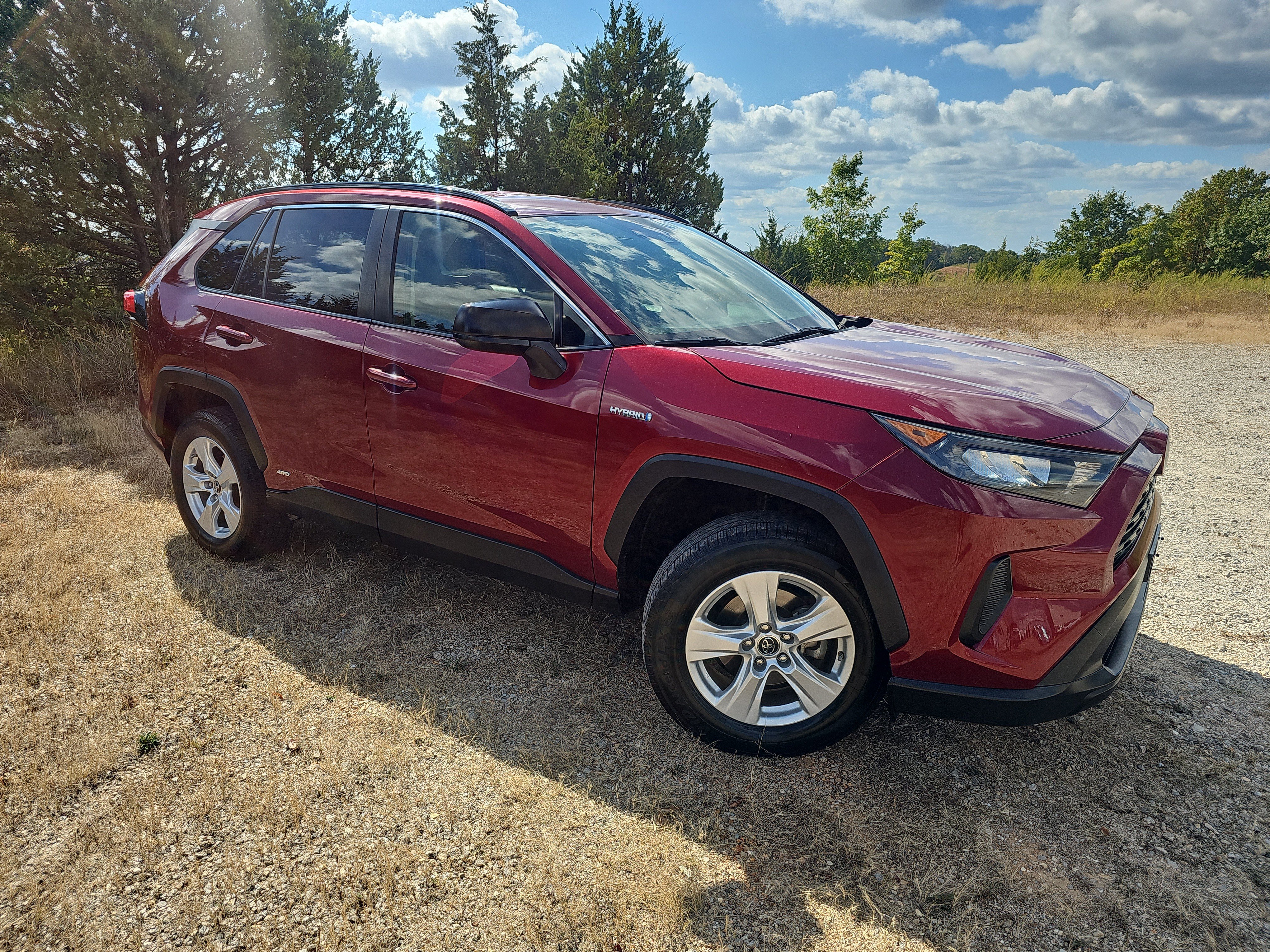 Used 2019 Toyota RAV4 LE w/ Carpet Mat Package AWD/4WD image 2