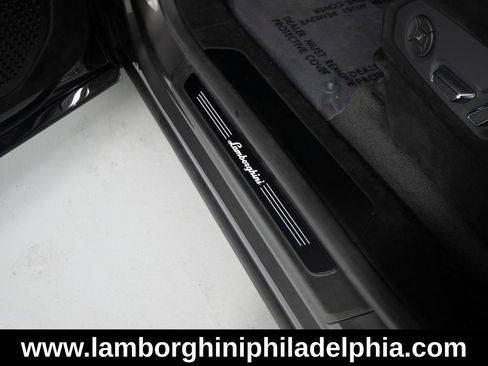 Used 2024 Lamborghini Urus Performante AWD/4WD image 14