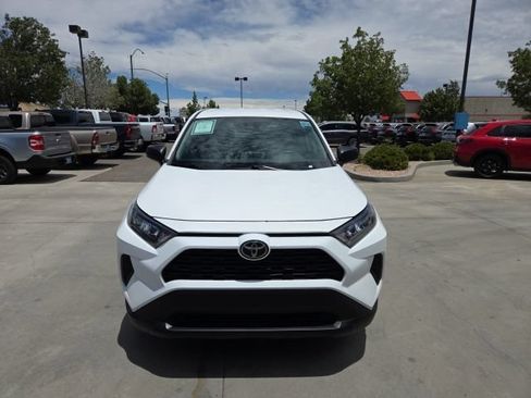 Used 2022 Toyota RAV4 LE AWD/4WD image 2