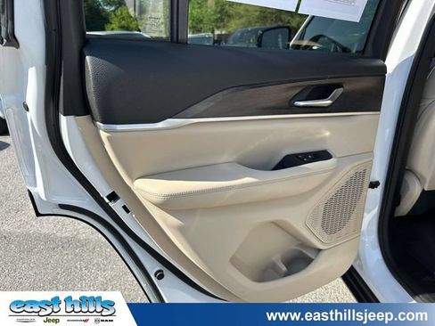 Certified 2023 Jeep Grand Cherokee Limited AWD/4WD image 19