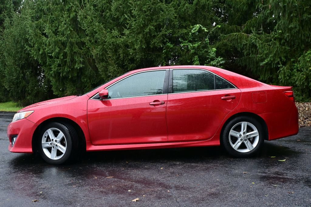 Used 2013 Toyota Camry SE FWD image 3