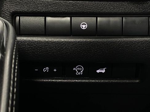 Certified 2025 Nissan Rogue SV image 14