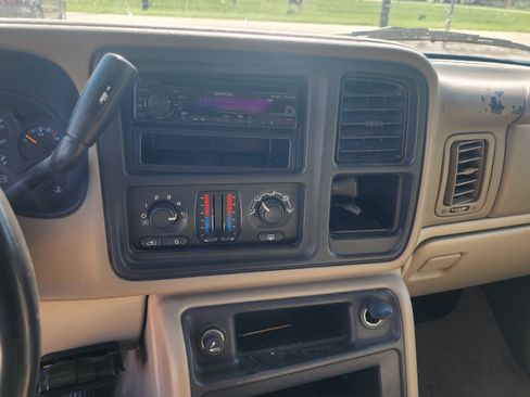 Used 2004 Chevrolet Tahoe LS w/ Preferred Equipment Group AWD/4WD image 8