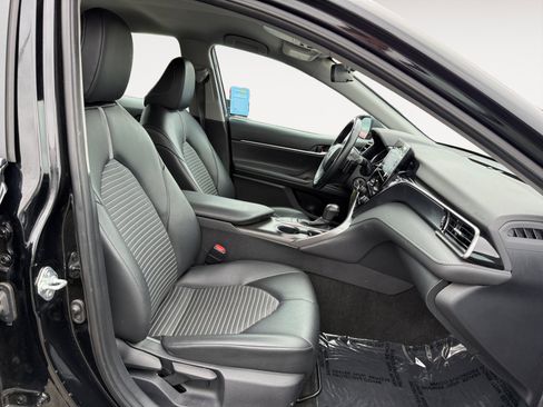 Used 2023 Toyota Camry SE image 19