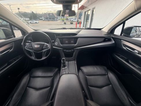 Used 2018 Cadillac XT5 Luxury w/ Driver Awareness Package image 19