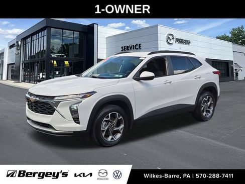 Used 2024 Chevrolet Trax LT w/ LT Convenience Package FWD image 1