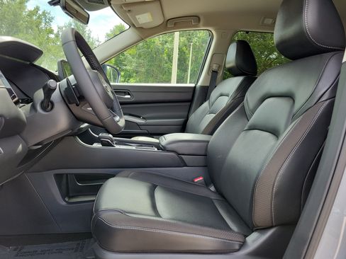 Certified 2024 Nissan Pathfinder SL FWD image 12
