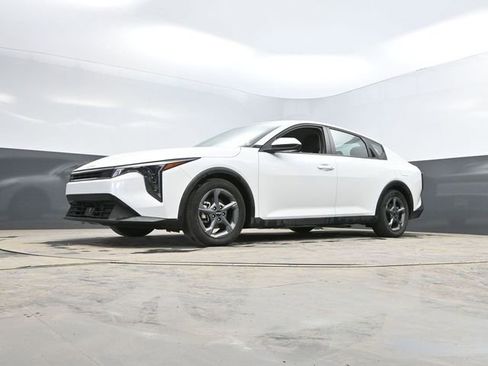 Used 2025 Kia K4 FWD image 49