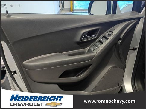 Certified 2020 Chevrolet Trax LT w/ LT Convenience Package image 12