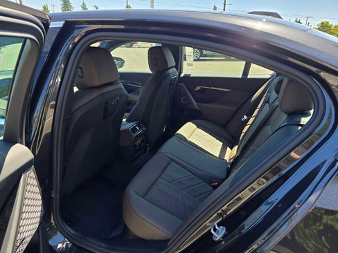 Used 2026 BMW i5 eDrive40 image 18