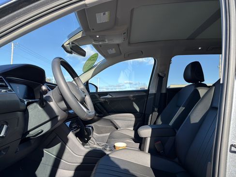 Certified 2023 Volkswagen Tiguan SE w/ Panoramic Sunroof Package image 12
