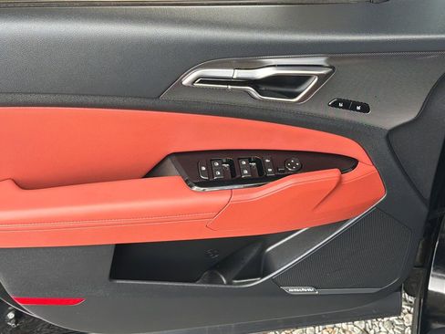 Used 2025 Kia Sportage SX image 3