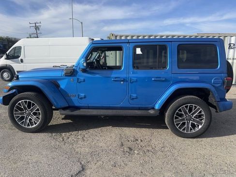Used 2023 Jeep Wrangler Unlimited Sahara AWD/4WD image 8