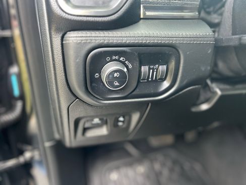 Used 2019 RAM 1500 Limited image 16