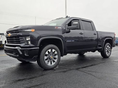 Used 2024 Chevrolet Silverado 2500 Custom w/ Custom Value Package image 7