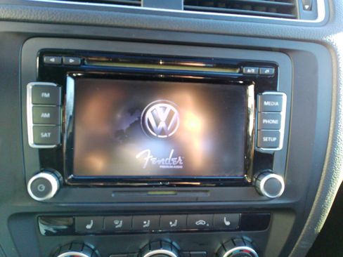 Used 2013 Volkswagen Jetta GLI FWD image 12