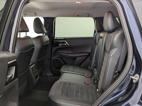 Used 2024 Mitsubishi Outlander SE image 17