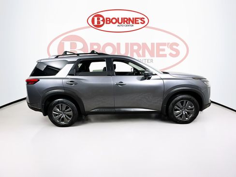 Used 2025 Nissan Pathfinder SV w/ Black Appearance Package image 10