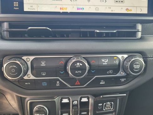 Used 2024 Jeep Wrangler Unlimited Rubicon 4xe AWD/4WD image 25