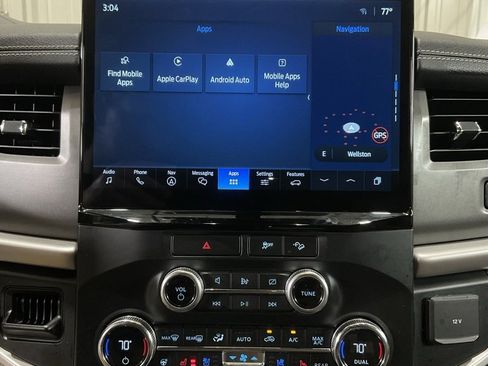 Used 2022 Ford Expedition XLT image 18