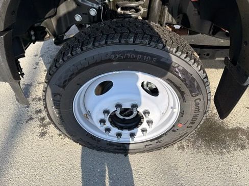 New 2025 Ford F550 4x4 Supercab Super Duty image 9