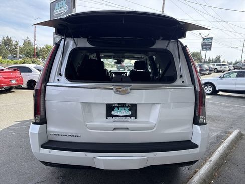 Used 2018 Cadillac Escalade Luxury AWD/4WD image 6