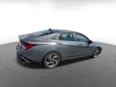 Used 2025 Hyundai Elantra Limited image 15