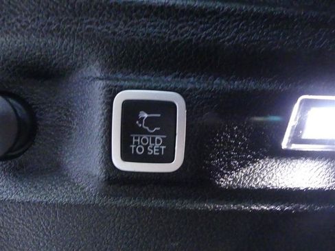 Used 2023 Jeep Grand Cherokee L Laredo w/ Luxury Tech Group I AWD/4WD image 29