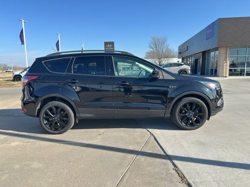 Used 2017 Ford Escape SE w/ Equipment Group 201A image 7