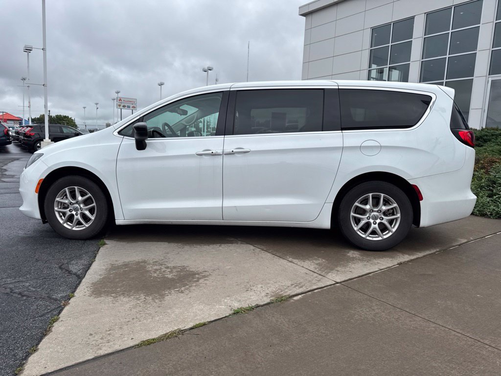 Used 2024 Chrysler Voyager LX FWD image 8