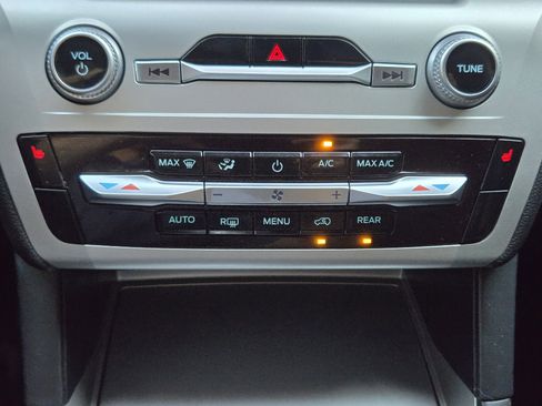 Used 2022 Ford Explorer XLT RWD image 14