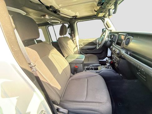 Used 2023 Jeep Wrangler Unlimited AWD/4WD image 32