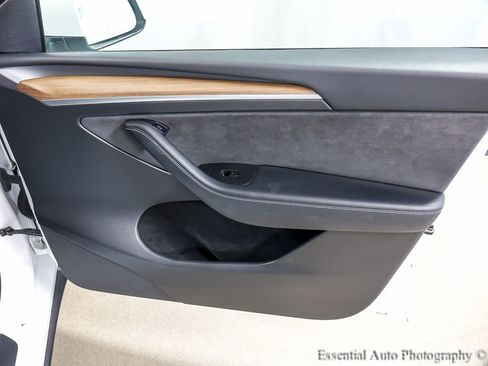 Used 2022 Tesla Model Y Performance image 27