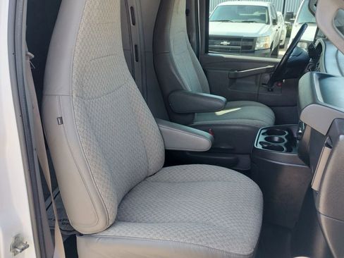 Used 2019 Chevrolet Express 3500 Extended w/ Driver Convenience Package image 36