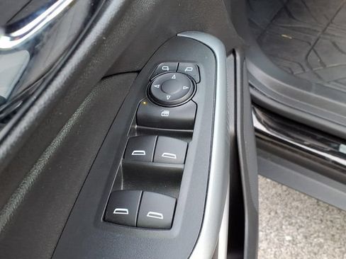Used 2024 Chevrolet Trax RS w/ Sunroof Package FWD image 12