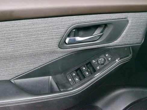 Used 2021 Nissan Rogue SV FWD image 13