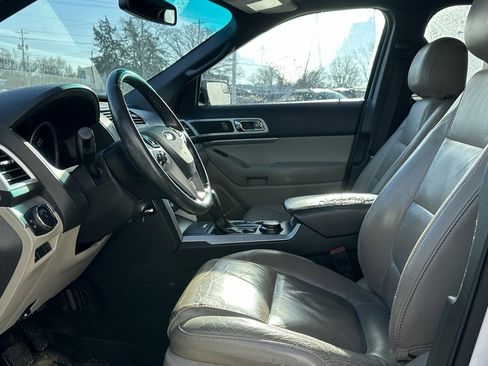 Used 2015 Ford Explorer XLT w/ Equipment Group 202A image 11