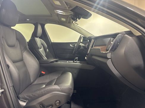 Used 2023 Volvo XC60 B5 Plus w/ Climate Package AWD/4WD image 28