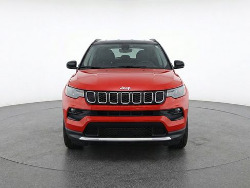Used 2025 Jeep Compass Limited AWD/4WD image 2
