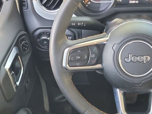 Used 2024 Jeep Wrangler Sahara image 12