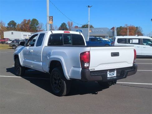 Used 2022 Toyota Tacoma TRD Off-Road image 11