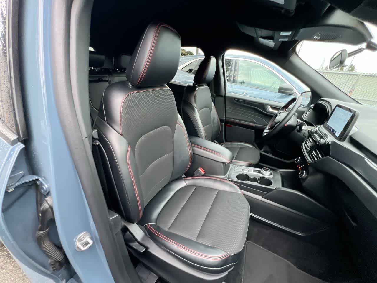 Used 2025 Ford Escape ST-Line Select AWD/4WD image 28
