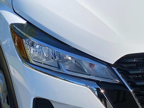 Used 2024 Nissan Kicks S FWD image 4